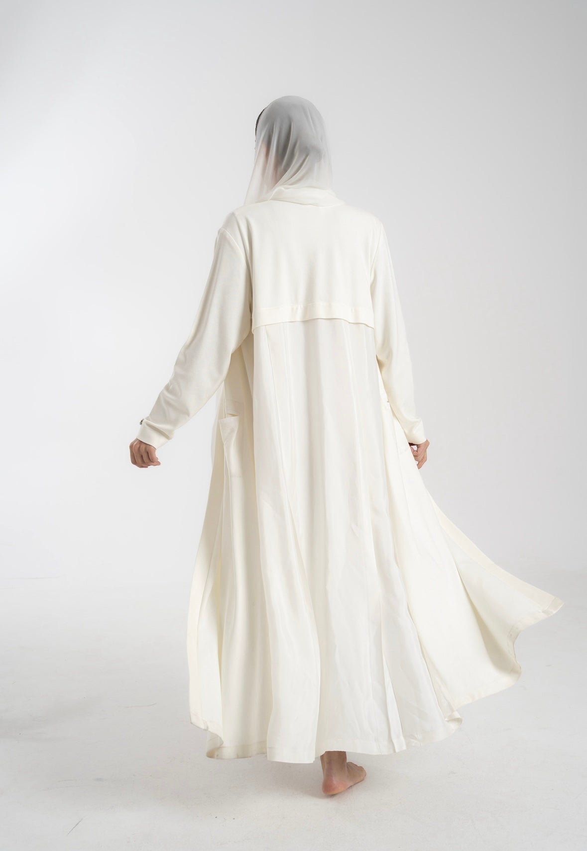 Ivory Aura Abaya